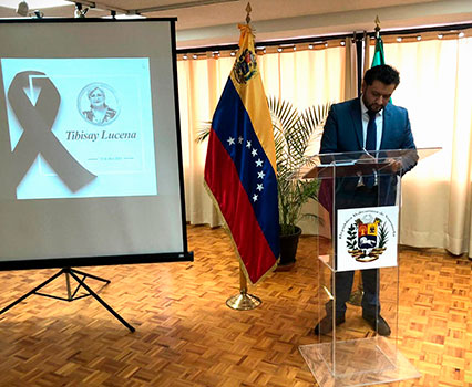 Firma Libro de Condolencias en honor de la ministra de Educación Universitaria de Venezuela