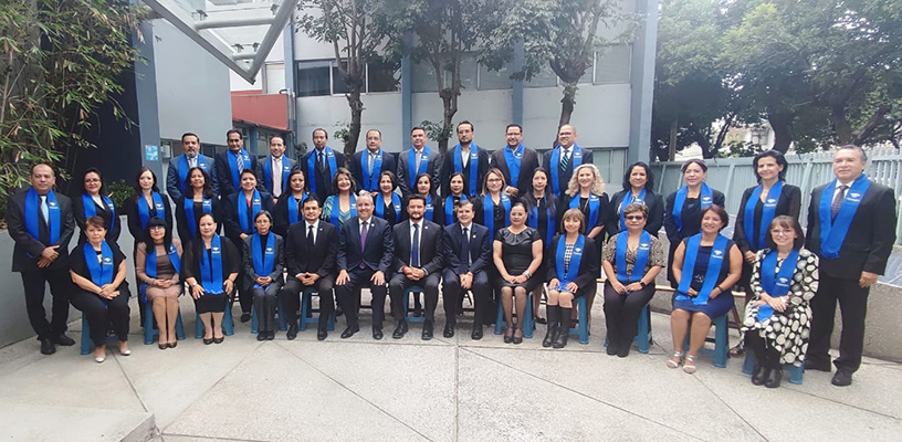 Ceremonia de titulación "Coronas de Laurel"