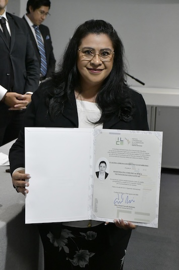 ILCE reconoce a nuevas tituladas de sus programas de posgrado