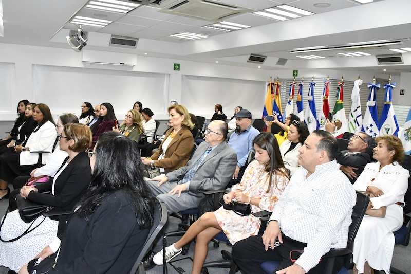 ILCE reconoce a nuevas tituladas de sus programas de posgrado