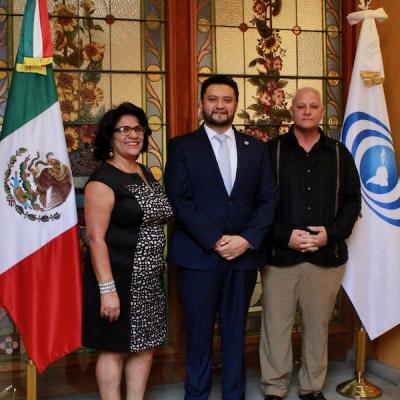 Sra. Rosa Alvarez Fundichely y Sr. Elio Rodríguez Rivero. Consejería de la Oficina de Educación de la República de Cuba en México