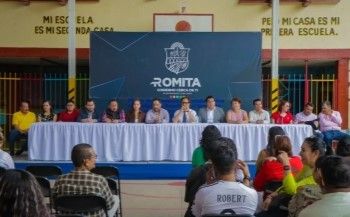 Firman histórico convenio de colaboración autoridades de Romita y del ILCE